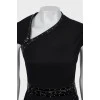 Fitted black dress with short sleeves