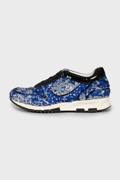 Sneakers embroidered with sequins