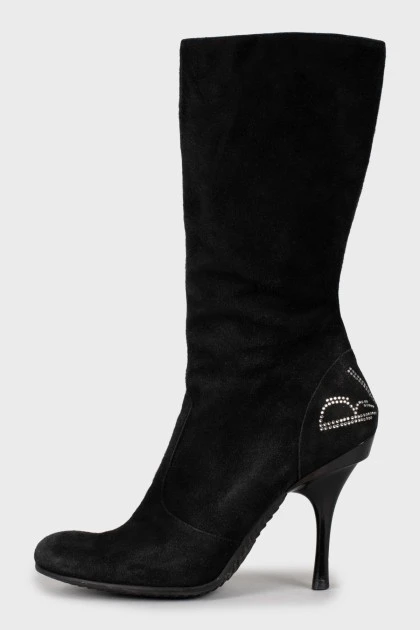 Black boots decorated with rhinestones