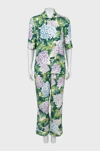 Suit with trousers in floral print