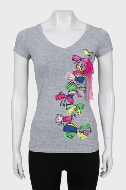 T-shirt decorated with bows