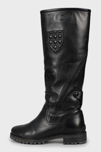 Leather boots with signature logo