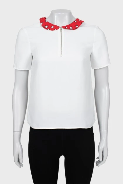 White T-shirt with printed collar