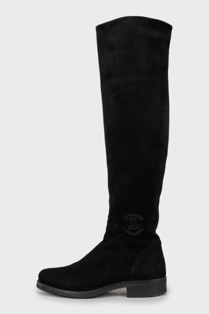 Insulated boots with embossed logo
