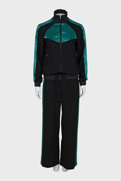 Tracksuit with green inserts
