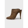 Leather shoes with animal print