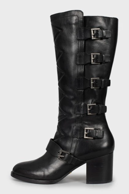 Leather boots decorated with buckles