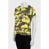 Cropped T-shirt with military print