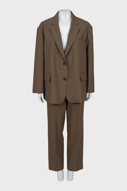 Brown oversized suit