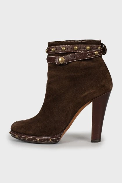 Suede ankle boots decorated with rhinestones