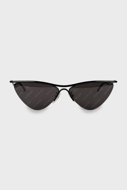 Triangular sunglasses in signature print