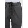 Tapered gray trousers with pockets