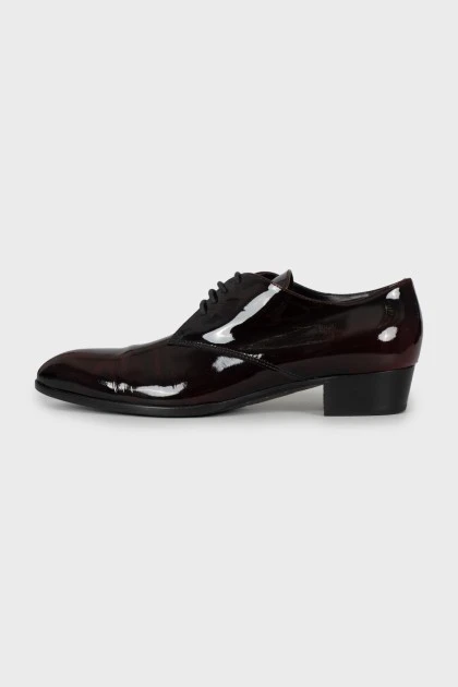 Patent leather shoes with almond toe