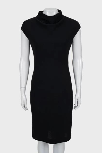 Black wool dress with short sleeves