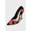 Patent leather shoes decorated with hearts