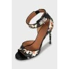 Leather sandals with floral print