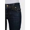 Low-rise jeans with gold hardware