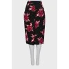 Printed skirt with a slit at the back
