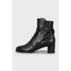 Leather ankle boots with twist closure