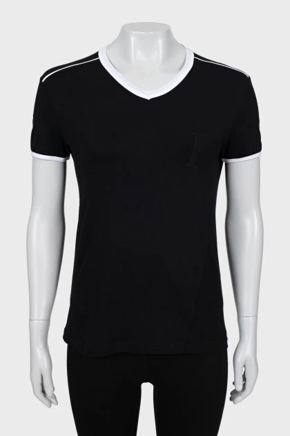 T-shirt with white seams and tag