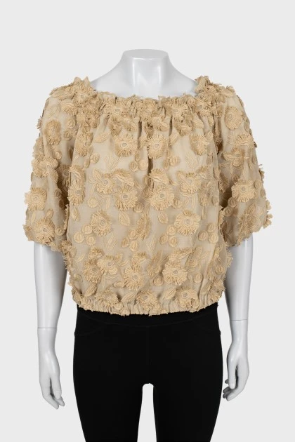Blouse decorated with flowers and frills