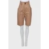 Leather Bermuda shorts with stitched arrows