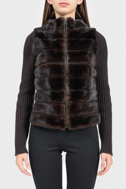 Jacket with a zipper with fur