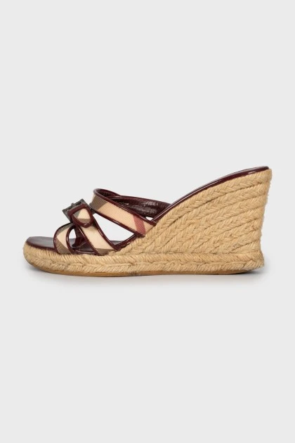 Lacquer sandals with woven wedge heel