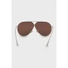 Aviator sunglasses with mirrored lenses