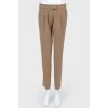 Shortened beige trousers with arrows