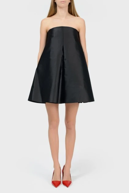 Black dress without shoulders with pockets