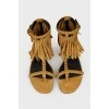 Suede sundals with a fringe with a tag