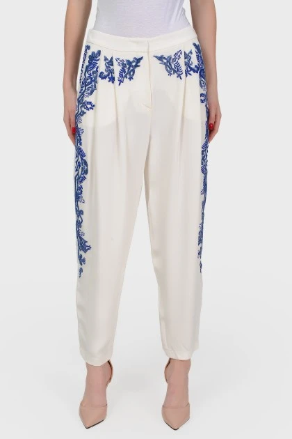 Pants with blue embroidery with tag