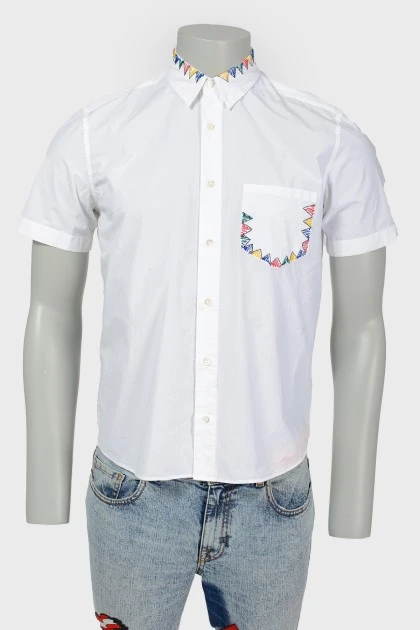 Shirt with embroidery on the pocket and collar