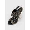 Sandals with perforation and rivets