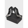 Pointed heels dark silver