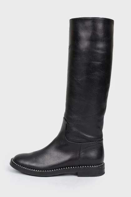 Flat boots with metal inserts