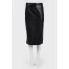 The tight leather skirt-myy