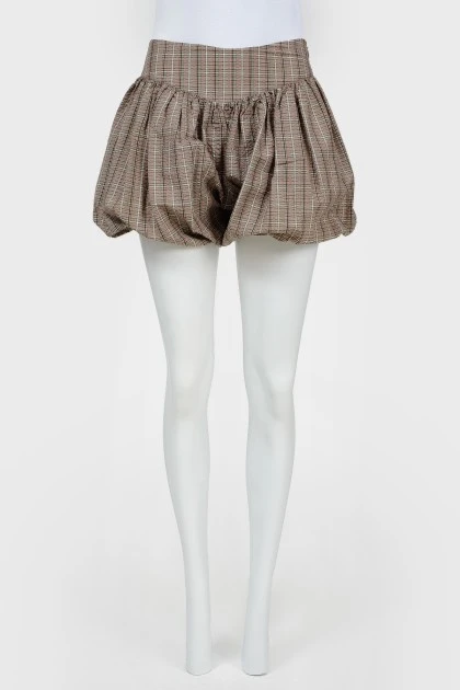Short skirt without belt