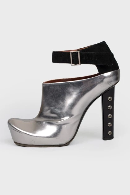 Silver shoes with raised toe