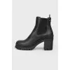 Chelsea boots with a logo application