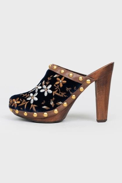 Velor mules with studs and embroidery