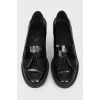 Black loafers at low speed with brushes