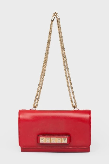 Rectangular bag with chain and button