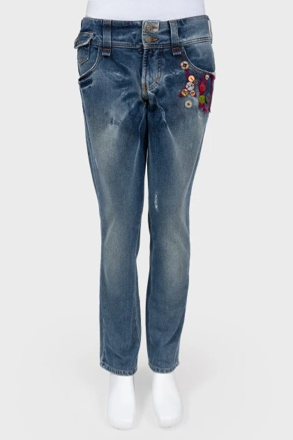 Shorted jeans with low landing