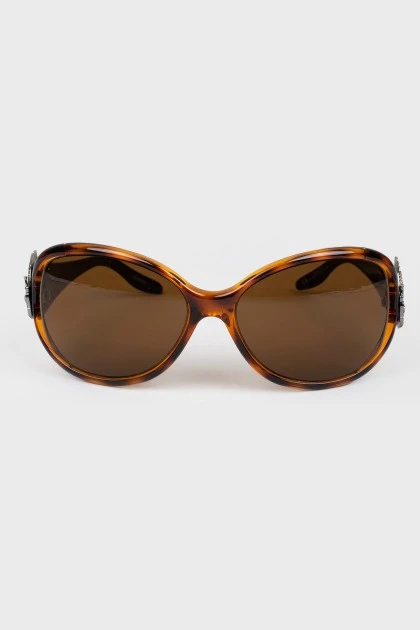 Brown tinted sunglasses