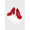 Red textile pumps with figured heels