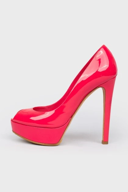 Lacquered pink shoes