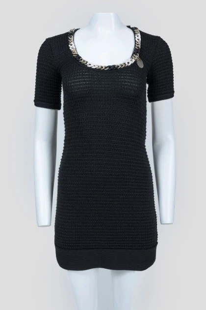 Black knit dress with chain and U-neck