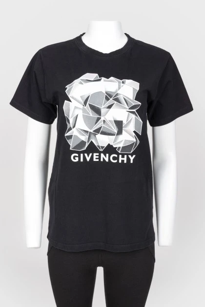 Black T-shirt with gray geometric print